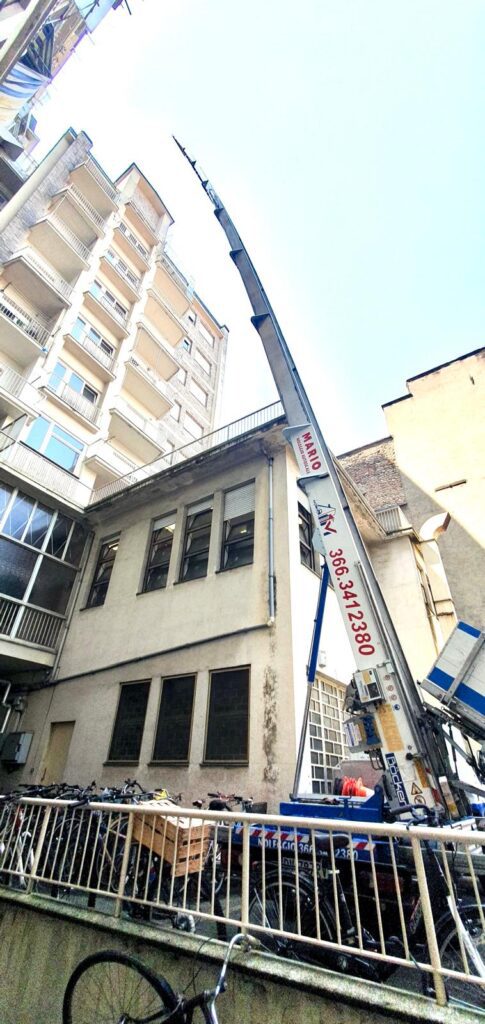 Autoscala per trasloco in condominio a Torino