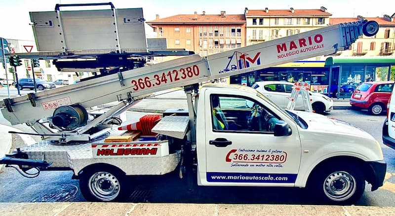 Il mezzo di Mario Noleggio Autoscale pronto per un lavoro